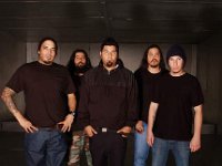 The Deftones  The band backstage.