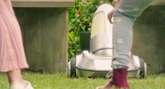 Flora & Ulysses still 7