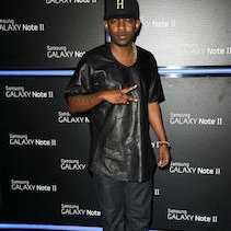 Kendrick Lamar  Kendrick rocks black chucks and black everything at a Samsung event.