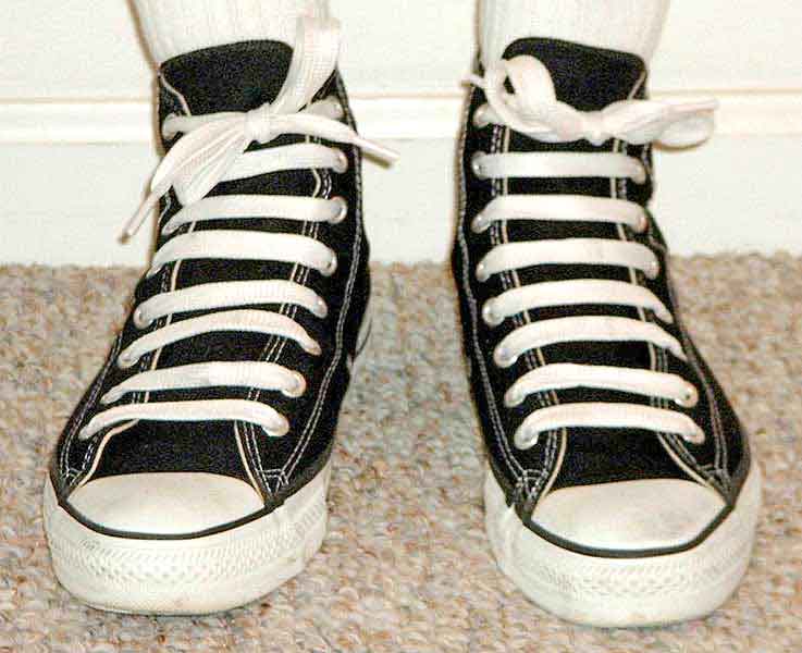 shoe laces straight across