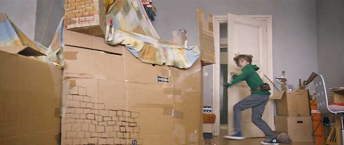 Victor and the Secret of Corocodile Mansion still 3